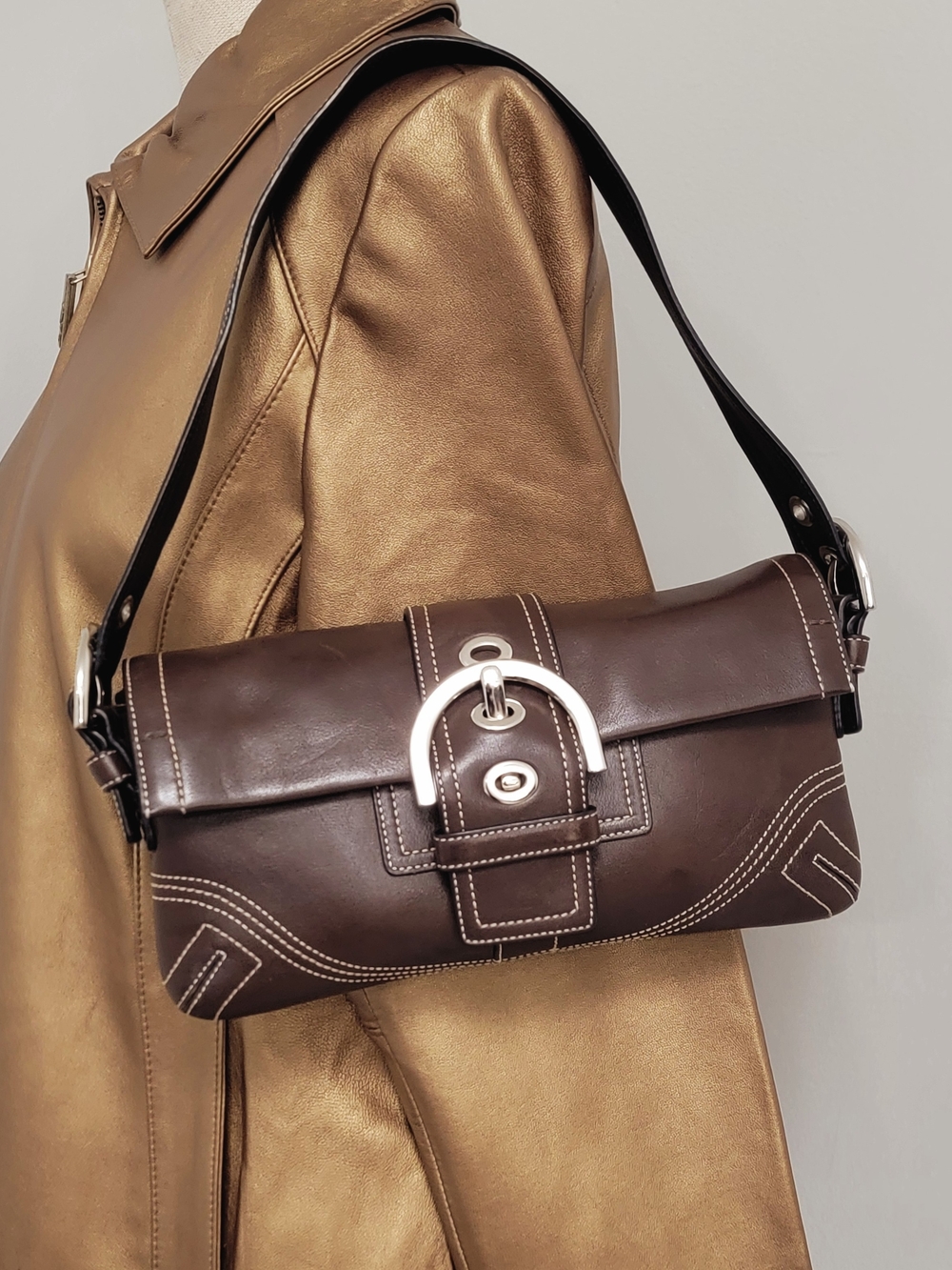 Vtg 2004 Coach Soho Dark Brown Leather Flap Baguette Bag 9212